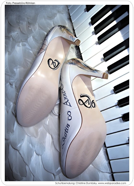 brautschuhe-personalisiert-handbemalt-hochzeitsschuhe-musik-klavier-afrika-noten-dumbsky5876