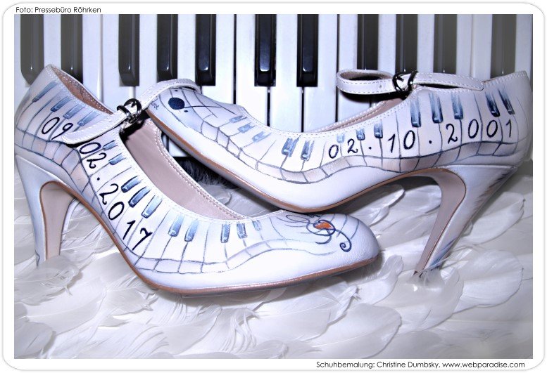 brautschuhe-personalisiert-handbemalt-hochzeitsschuhe-musik-klavier-afrika-noten-dumbsky_5870