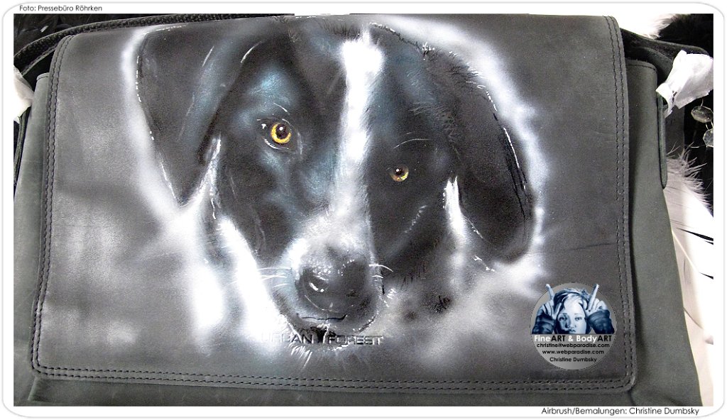 handbemalte-taschen-tasche-handbemalt-airbrush-hund-hundetasche-dog-bag-hand-painted-dumbsky_7529