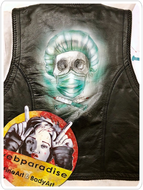 leder-jacke-bemalung-bemalt-arzt-spritzen-airbrush-webparadise