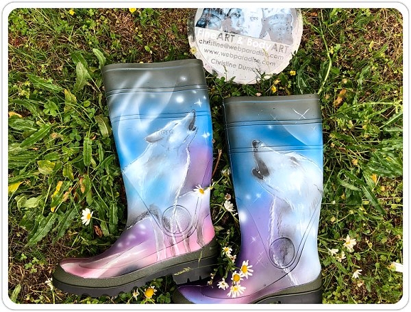 wolf-gummi stiefel-airbrush-schuhbemalung-schuhbemalungen-christine-dumbsky